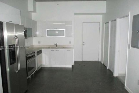Condo in Miami, Florida, 1 bedroom № 2186356 - photo 4