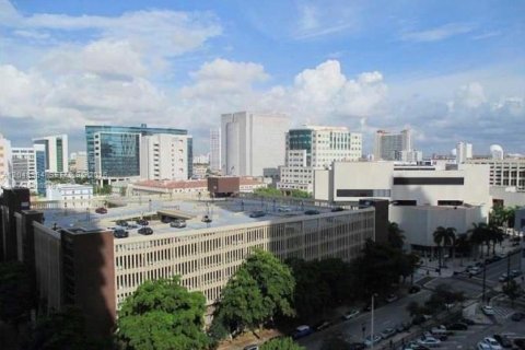 Condo in Miami, Florida, 1 bedroom № 2186356 - photo 10