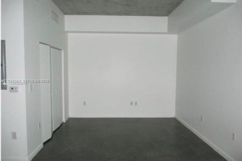 Condo in Miami, Florida, 1 bedroom № 2186356 - photo 6
