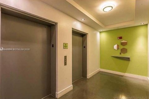 Condo in Miami, Florida, 1 bedroom № 2186356 - photo 14