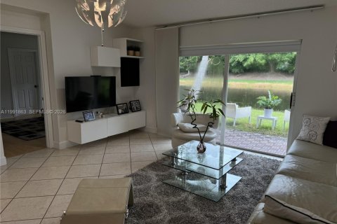 Купить виллу или дом в Уэстон, Флорида 3 спальни, 120.03м2, № 2062880 - фото 3