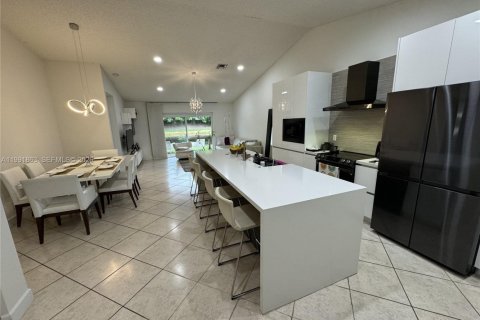 Купить виллу или дом в Уэстон, Флорида 3 спальни, 120.03м2, № 2062880 - фото 11