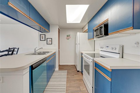 Купить кондоминиум в Киссимми, Флорида 8 комнат, 119.57м2, № 2156731 - фото 6