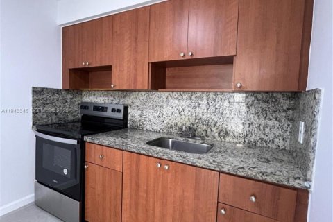 Appartement à louer à Miami, Floride: 2 chambres, 64.57 m2 № 1999585 - photo 6