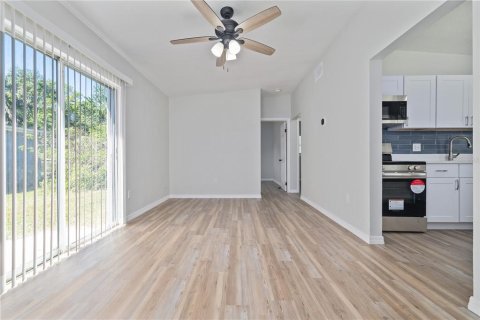 House in New Port Richey, Florida 2 bedrooms, 75.81 sq.m. № 1612607 - photo 6