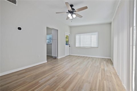 House in New Port Richey, Florida 2 bedrooms, 75.81 sq.m. № 1612607 - photo 7