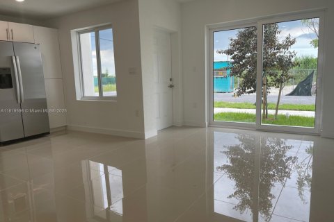 Купить таунхаус в Хомстед, Флорида 4 спальни, 129.88м2, № 1779278 - фото 3