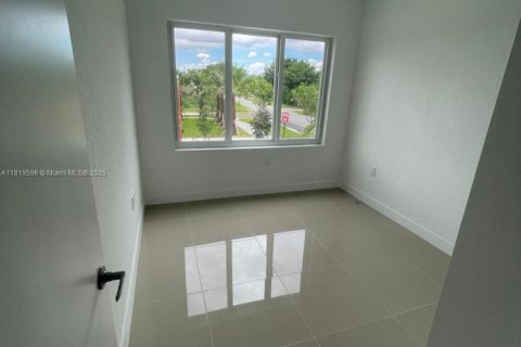 Купить таунхаус в Хомстед, Флорида 4 спальни, 129.88м2, № 1779278 - фото 12