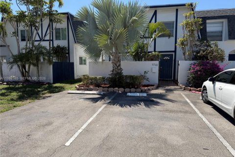 Condo in Davie, Florida, 3 bedrooms  № 2050296 - photo 2