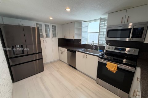 Condo in Davie, Florida, 3 bedrooms  № 2050296 - photo 11