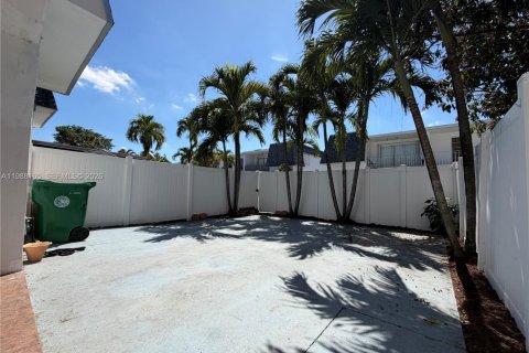 Condo in Davie, Florida, 3 bedrooms  № 2050296 - photo 16