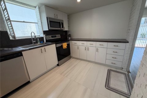 Condo in Davie, Florida, 3 bedrooms  № 2050296 - photo 12