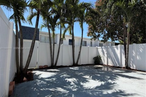 Condo in Davie, Florida, 3 bedrooms  № 2050296 - photo 17