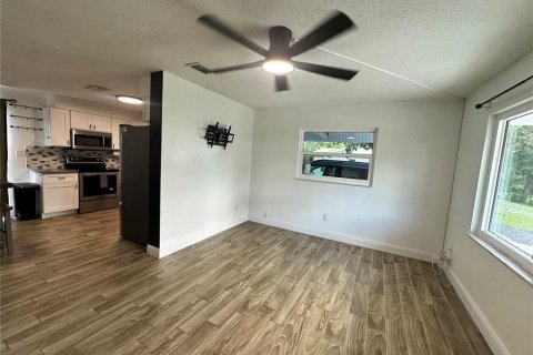 House in Deltona, Florida 3 bedrooms, 102.56 sq.m. № 1878201 - photo 24