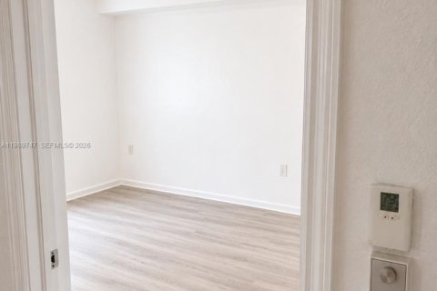 Condo in Homestead, Florida, 1 bedroom  № 2269647 - photo 11