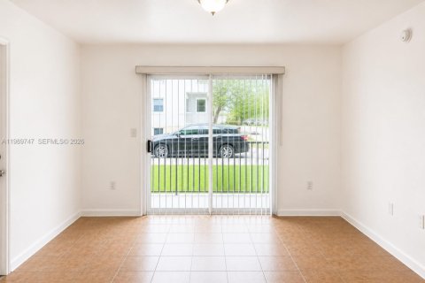Condo in Homestead, Florida, 1 bedroom  № 2269647 - photo 6