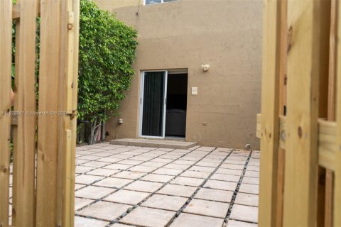 Купить таунхаус в Майами, Флорида 4 спальни, 157.93м2, № 1977287 - фото 12