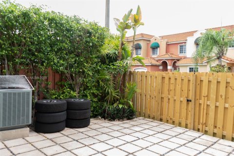 Купить таунхаус в Майами, Флорида 4 спальни, 157.93м2, № 1977287 - фото 11