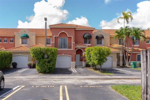 Купить таунхаус в Майами, Флорида 4 спальни, 157.93м2, № 1977287 - фото 17