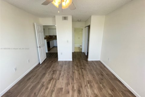 Condo in West Palm Beach, Florida, 2 bedrooms  № 1857236 - photo 7