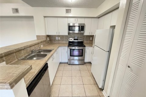 Condo in West Palm Beach, Florida, 2 bedrooms  № 1857236 - photo 5
