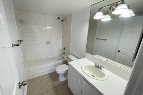 Condo in West Palm Beach, Florida, 2 bedrooms  № 1857236 - photo 8