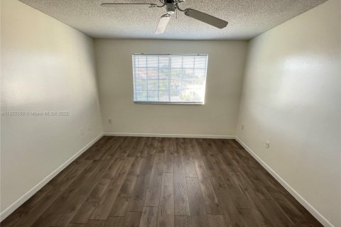 Condo in West Palm Beach, Florida, 2 bedrooms  № 1857236 - photo 9