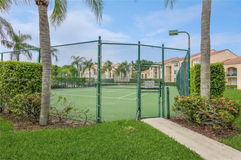 Condo in West Palm Beach, Florida, 2 bedrooms  № 1857236 - photo 24