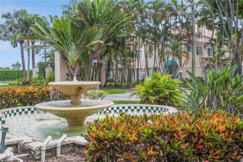 Condo in West Palm Beach, Florida, 2 bedrooms  № 1857236 - photo 25