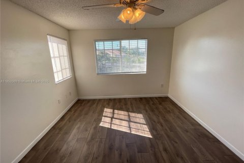 Condo in West Palm Beach, Florida, 2 bedrooms  № 1857236 - photo 6