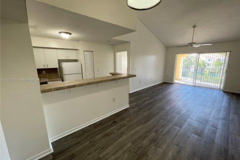 Condo in West Palm Beach, Florida, 2 bedrooms  № 1857236 - photo 4