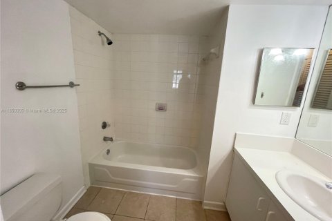 Condo in West Palm Beach, Florida, 2 bedrooms  № 1857236 - photo 11