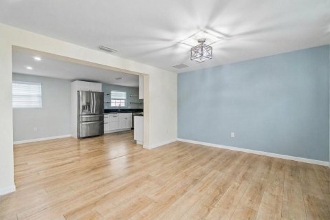 Villa ou maison à louer à West Palm Beach, Floride: 3 chambres, 133.78 m2 № 2147306 - photo 7