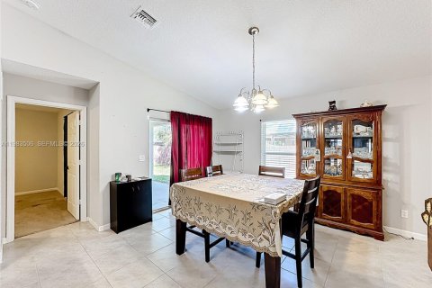 Villa ou maison à vendre à Port St. Lucie, Floride: 4 chambres, 170.29 m2 № 2057306 - photo 8