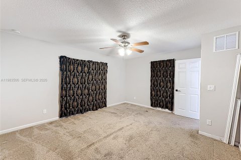 Villa ou maison à vendre à Port St. Lucie, Floride: 4 chambres, 170.29 m2 № 2057306 - photo 17