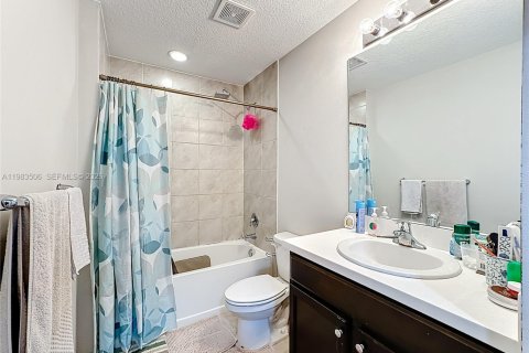 Villa ou maison à vendre à Port St. Lucie, Floride: 4 chambres, 170.29 m2 № 2057306 - photo 20