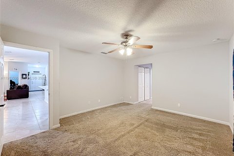 Villa ou maison à vendre à Port St. Lucie, Floride: 4 chambres, 170.29 m2 № 2057306 - photo 16