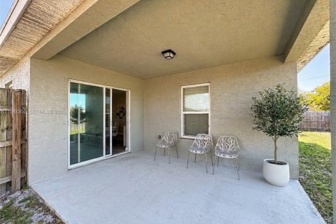 Villa ou maison à vendre à Port St. Lucie, Floride: 4 chambres, 170.29 m2 № 2057306 - photo 23