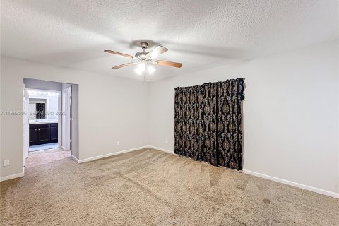 Villa ou maison à vendre à Port St. Lucie, Floride: 4 chambres, 170.29 m2 № 2057306 - photo 15