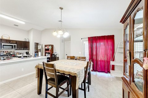 Villa ou maison à vendre à Port St. Lucie, Floride: 4 chambres, 170.29 m2 № 2057306 - photo 6