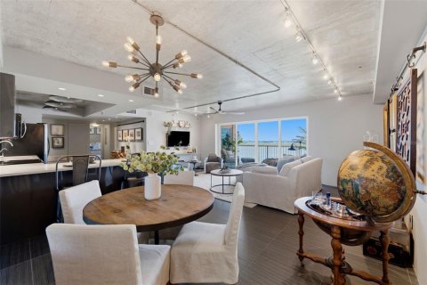 Condo in Saint Petersburg, Florida, 2 bedrooms  № 2393660 - photo 30