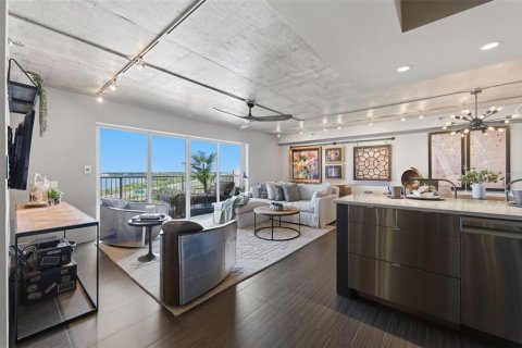 Condo in Saint Petersburg, Florida, 2 bedrooms  № 2393660 - photo 15