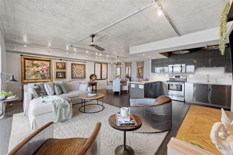 Condo in Saint Petersburg, Florida, 2 bedrooms  № 2393660 - photo 25