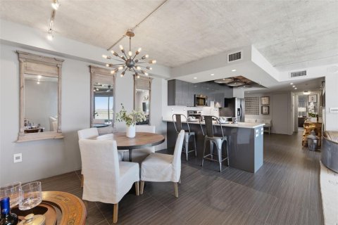 Condo in Saint Petersburg, Florida, 2 bedrooms  № 2393660 - photo 28