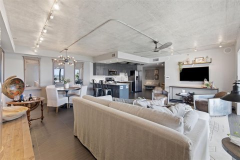 Condo in Saint Petersburg, Florida, 2 bedrooms  № 2393660 - photo 26