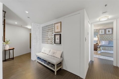Condo in Saint Petersburg, Florida, 2 bedrooms  № 2393660 - photo 7