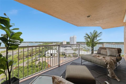 Condo in Saint Petersburg, Florida, 2 bedrooms  № 2393660 - photo 22