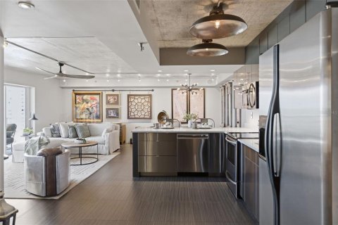 Condo in Saint Petersburg, Florida, 2 bedrooms  № 2393660 - photo 11
