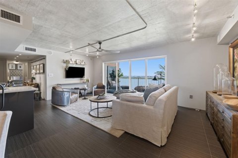 Condo in Saint Petersburg, Florida, 2 bedrooms  № 2393660 - photo 23