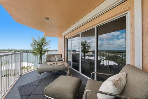 Condo in Saint Petersburg, Florida, 2 bedrooms  № 2393660 - photo 21